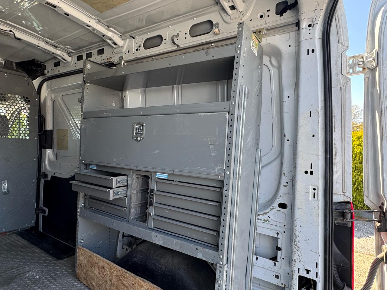 Ford Transit 250 Van Med. Roof w/Sliding Pass. 130-in. WB 2015