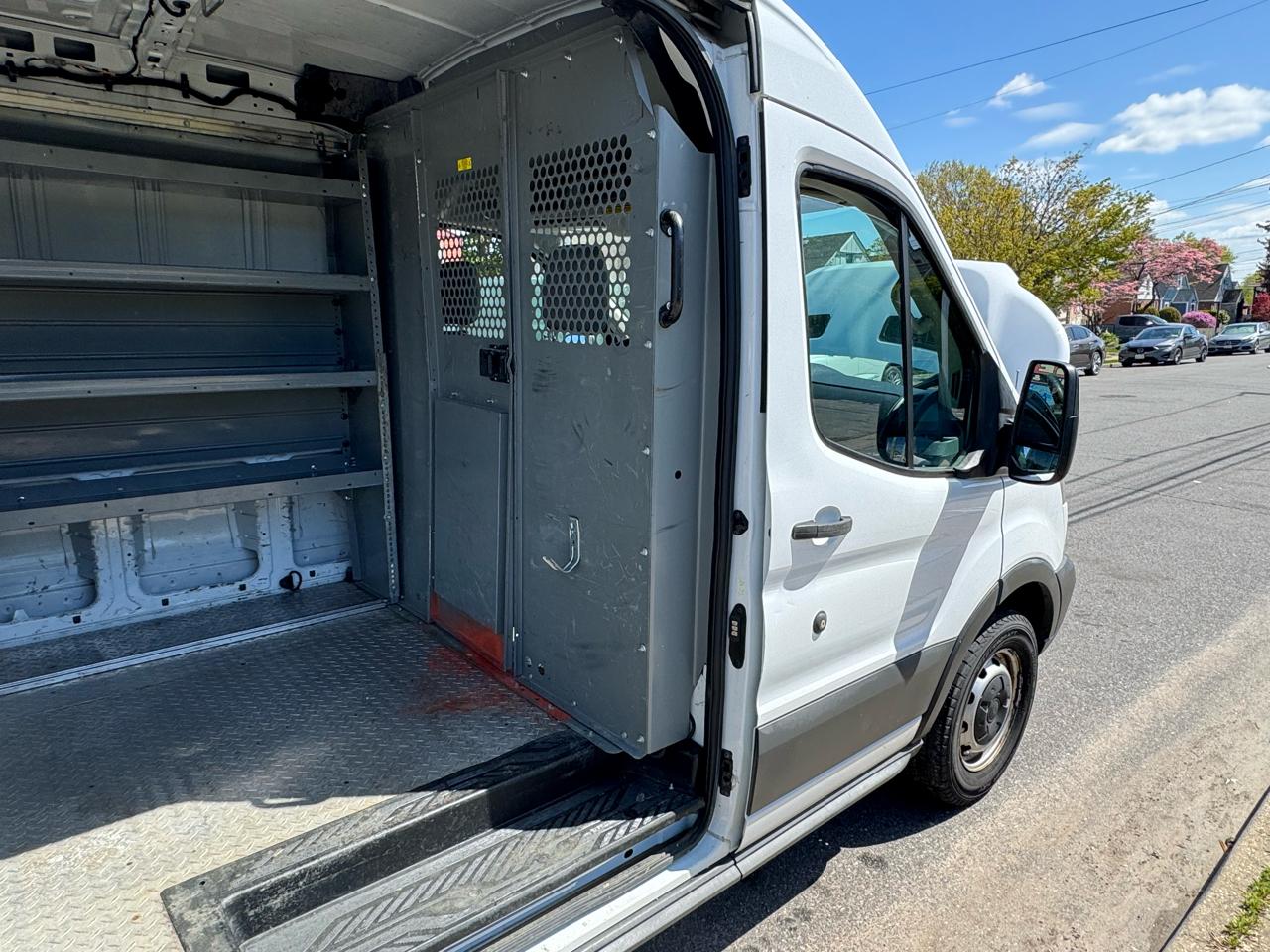 Ford Transit 250 Van Med. Roof w/Sliding Pass. 130-in. WB 2015