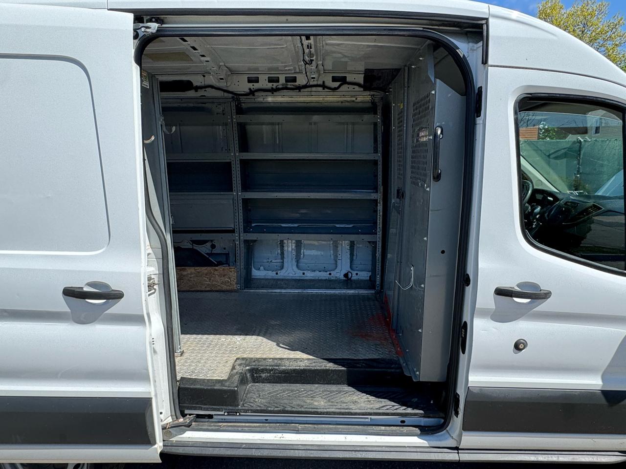 Ford Transit 250 Van Med. Roof w/Sliding Pass. 130-in. WB 2015
