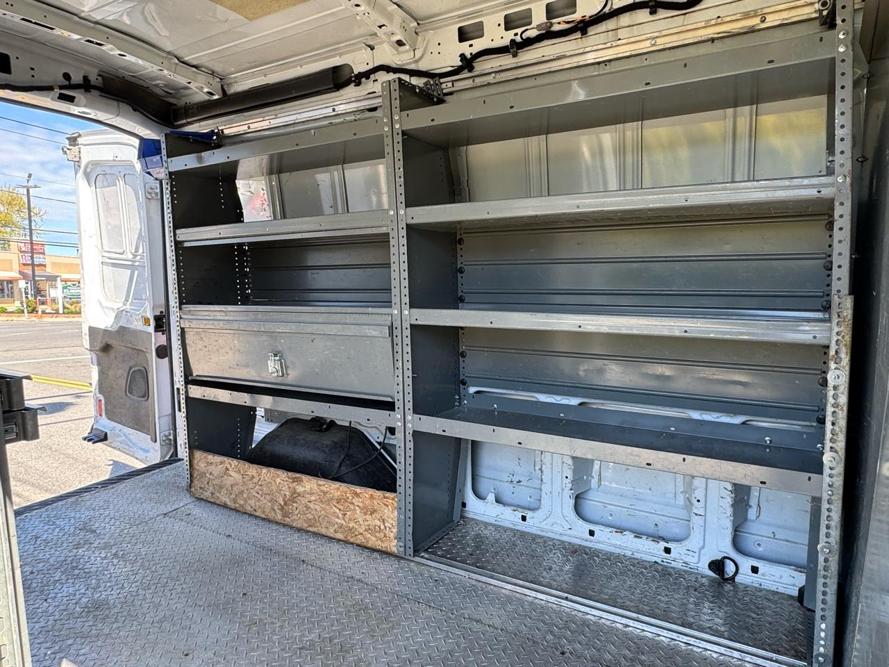 Ford Transit 250 Van Med. Roof w/Sliding Pass. 130-in. WB 2015