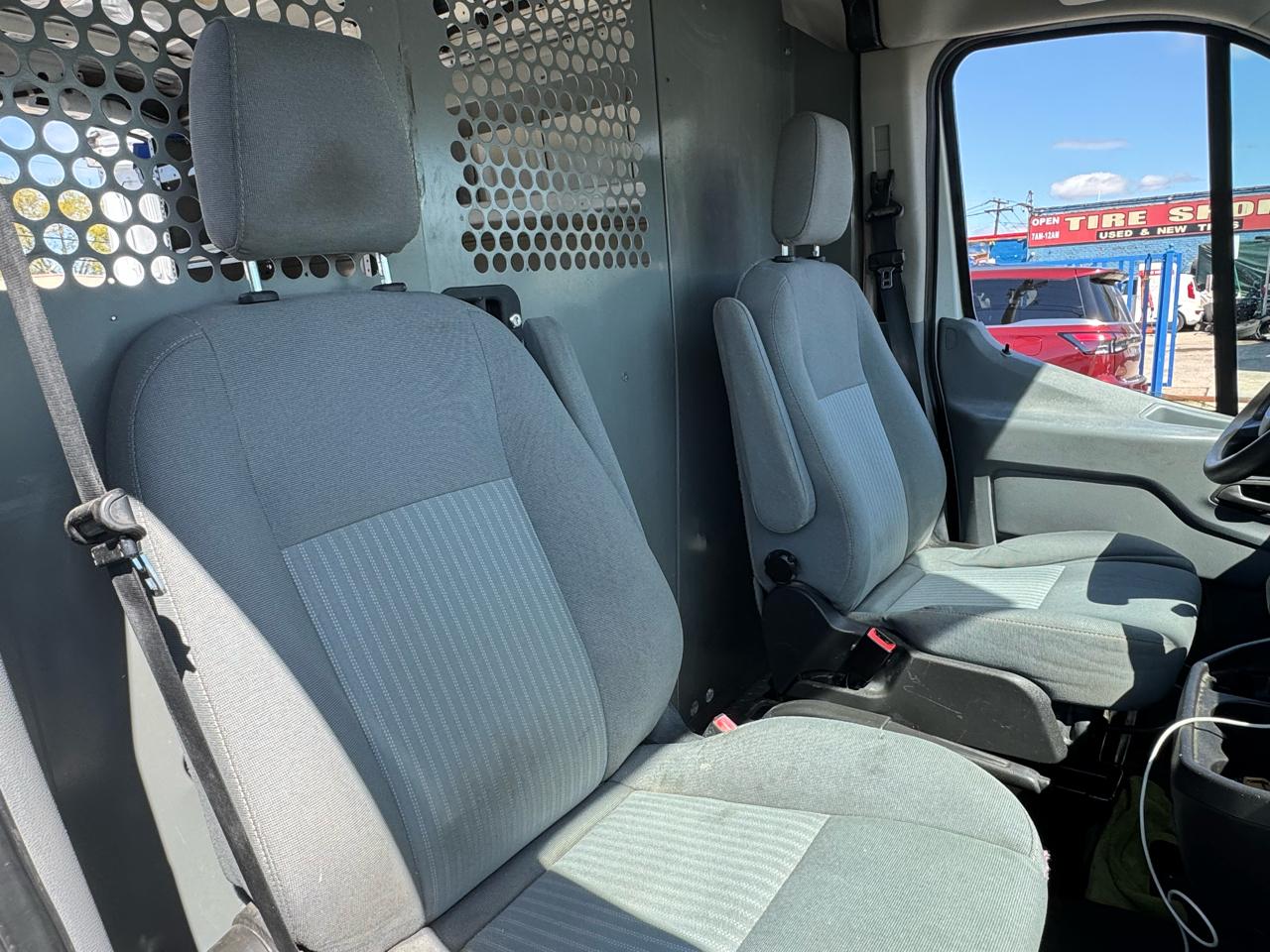 Ford Transit 250 Van Med. Roof w/Sliding Pass. 130-in. WB 2015