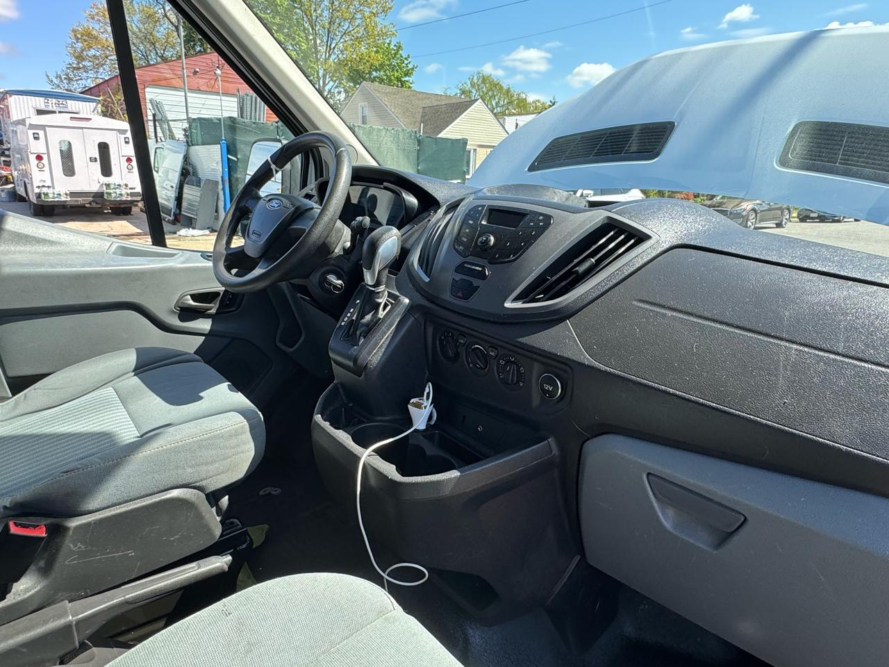 Ford Transit 250 Van Med. Roof w/Sliding Pass. 130-in. WB 2015