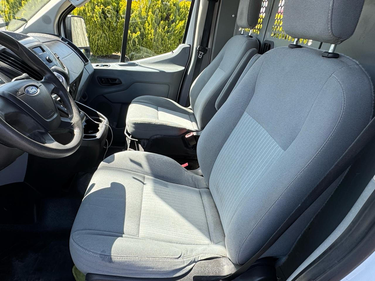 Ford Transit 250 Van Med. Roof w/Sliding Pass. 130-in. WB 2015