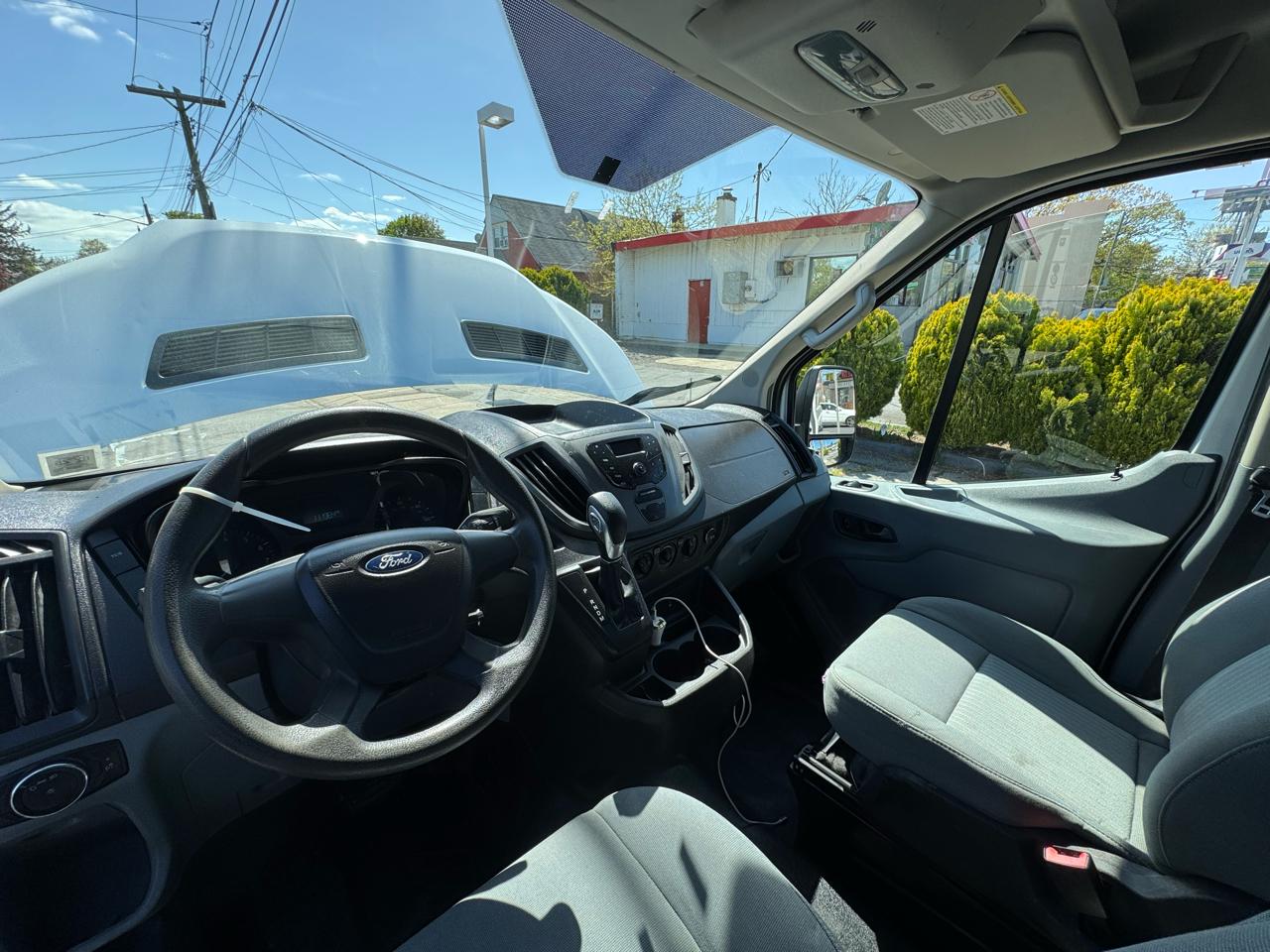 Ford Transit 250 Van Med. Roof w/Sliding Pass. 130-in. WB 2015