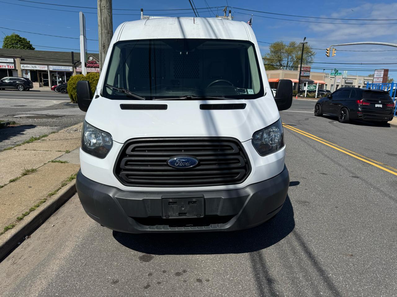 Ford Transit 250 Van Med. Roof w/Sliding Pass. 130-in. WB 2015
