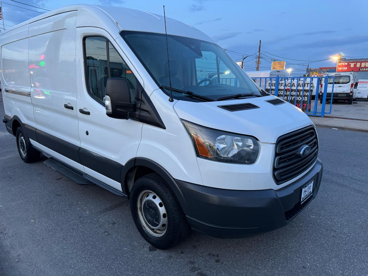 Ford Transit 150 Van Med. Roof w/Sliding Pass. 148-in. WB 2016
