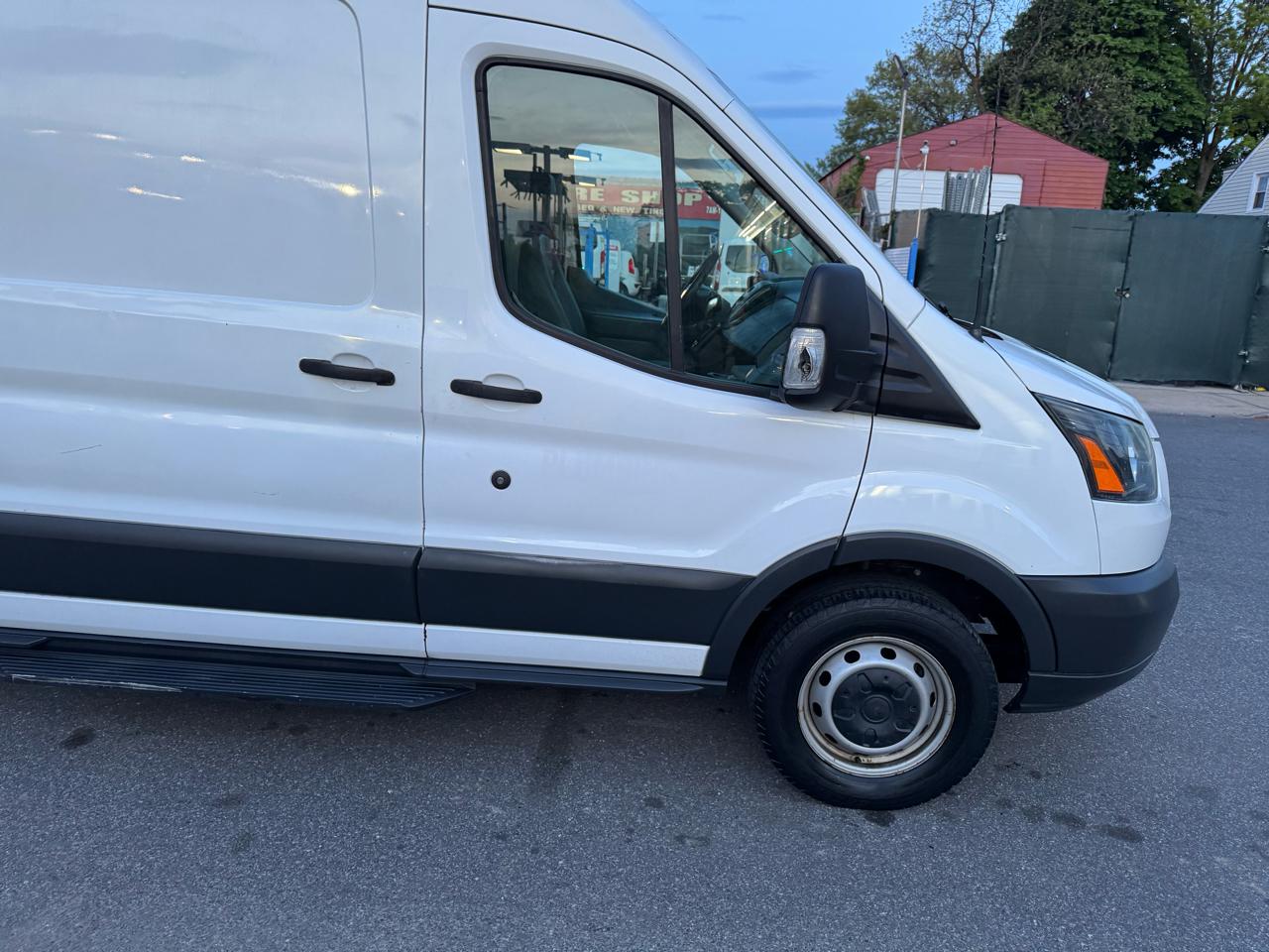 Ford Transit 150 Van Med. Roof w/Sliding Pass. 148-in. WB 2016