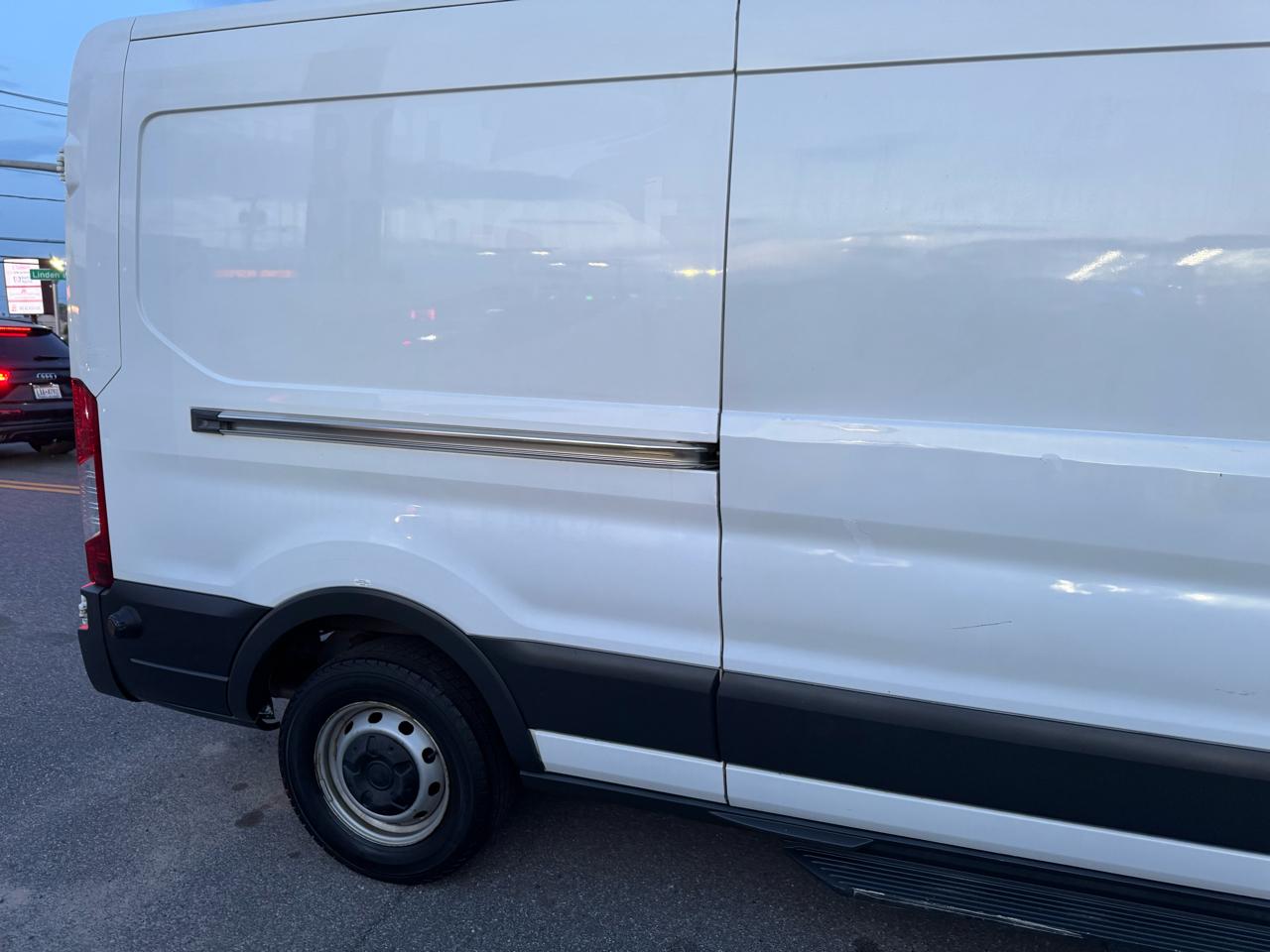 Ford Transit 150 Van Med. Roof w/Sliding Pass. 148-in. WB 2016