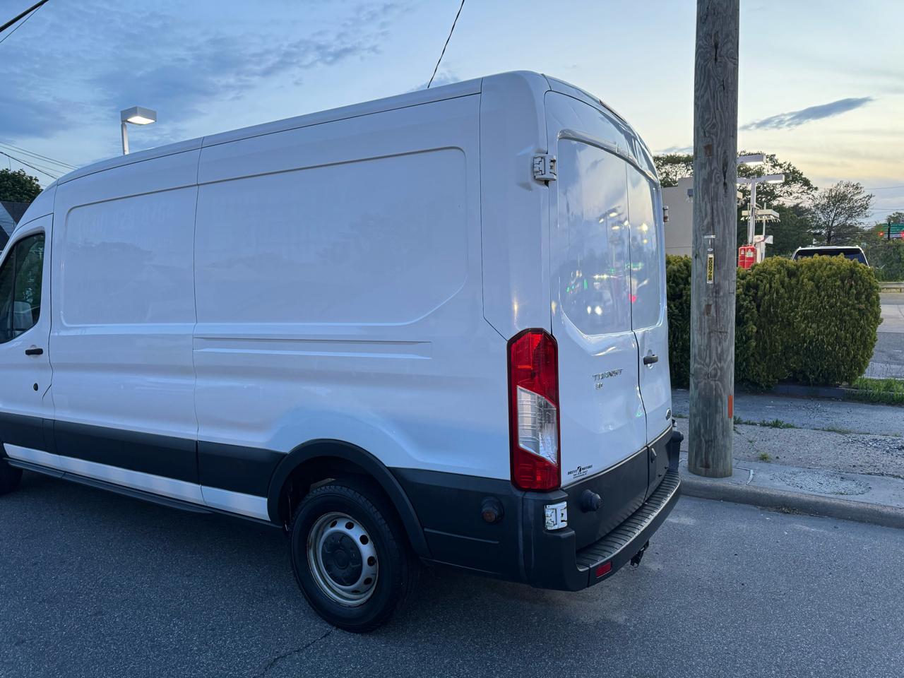 Ford Transit 150 Van Med. Roof w/Sliding Pass. 148-in. WB 2016