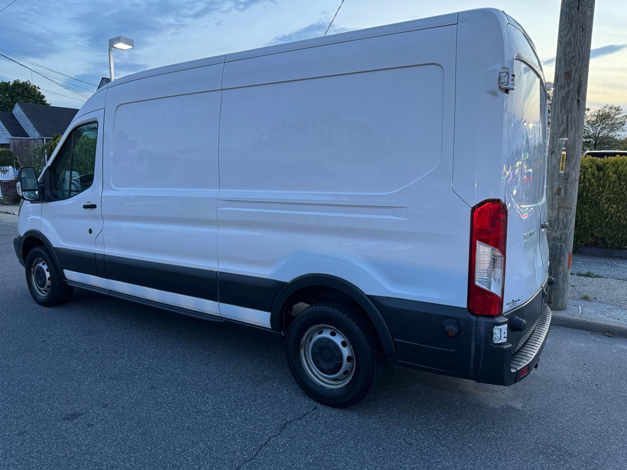Ford Transit 150 Van Med. Roof w/Sliding Pass. 148-in. WB 2016
