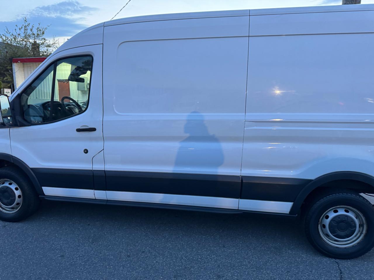 Ford Transit 150 Van Med. Roof w/Sliding Pass. 148-in. WB 2016