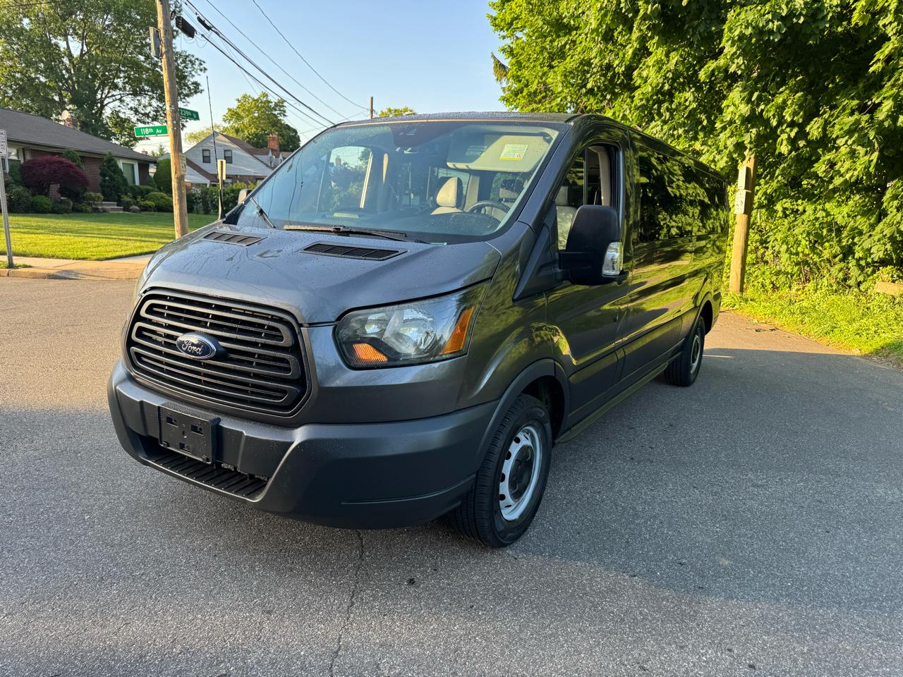 Ford Transit 350 Wagon Low Roof XL w/Sliding Pass. 148-in. WB 2017