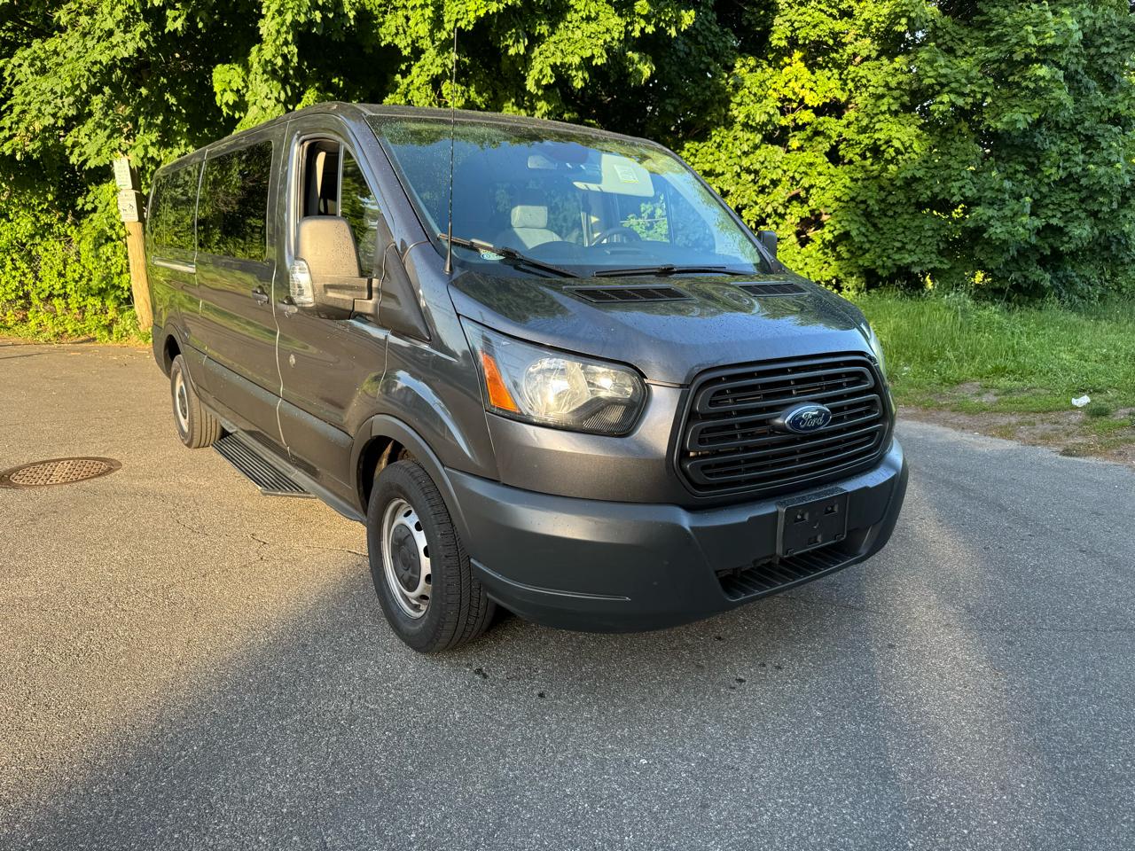 Ford Transit 350 Wagon Low Roof XL w/Sliding Pass. 148-in. WB 2017