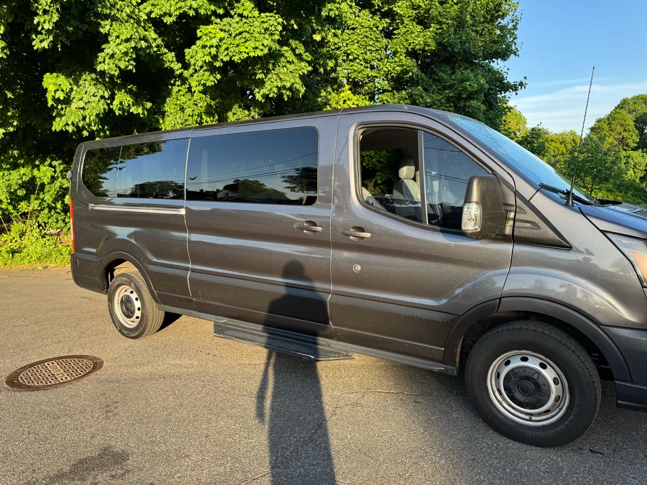 Ford Transit 350 Wagon Low Roof XL w/Sliding Pass. 148-in. WB 2017