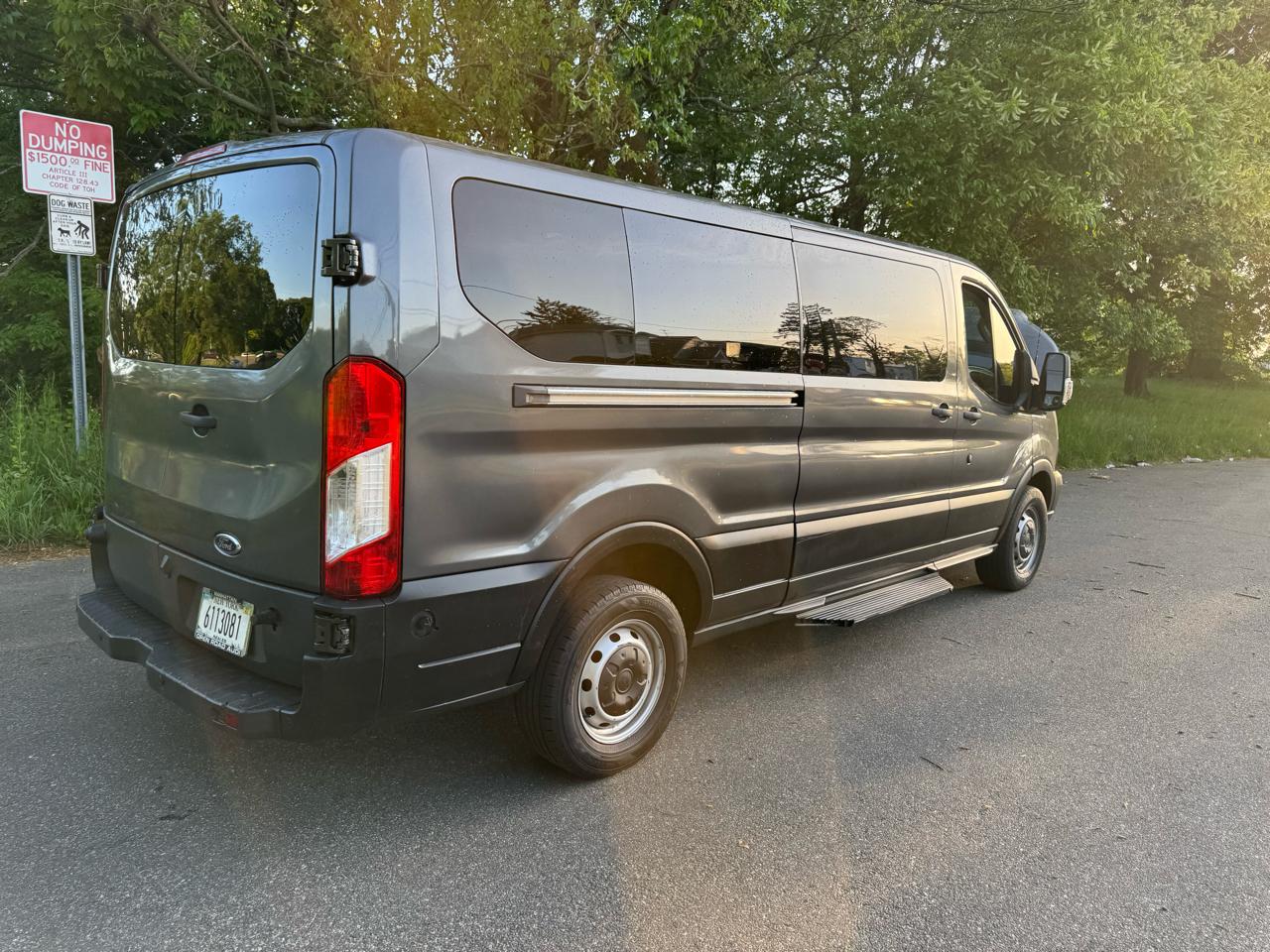 Ford Transit 350 Wagon Low Roof XL w/Sliding Pass. 148-in. WB 2017