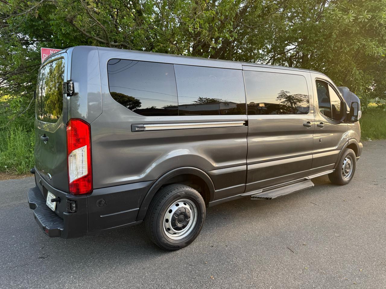 Ford Transit 350 Wagon Low Roof XL w/Sliding Pass. 148-in. WB 2017