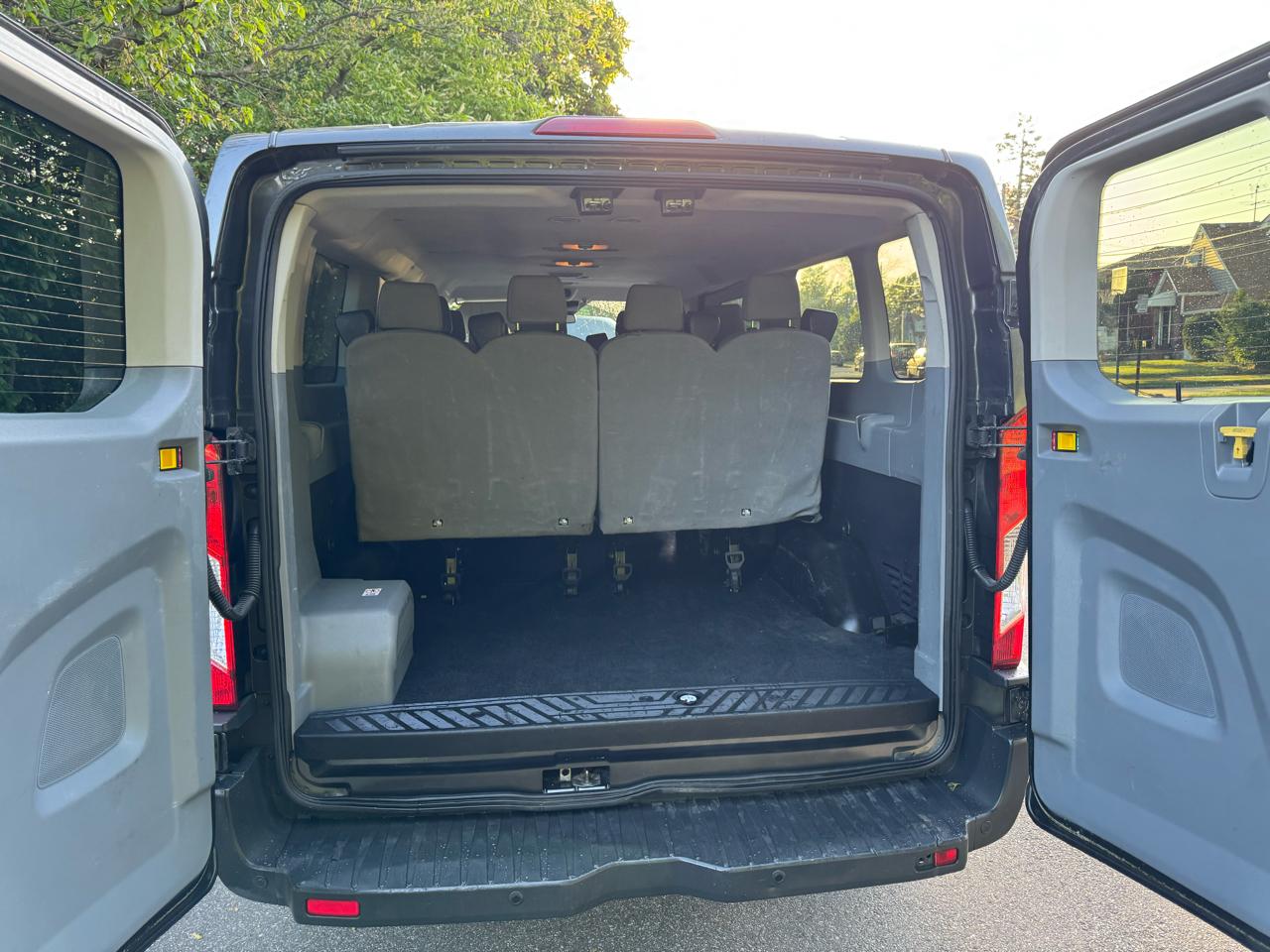 Ford Transit 350 Wagon Low Roof XL w/Sliding Pass. 148-in. WB 2017