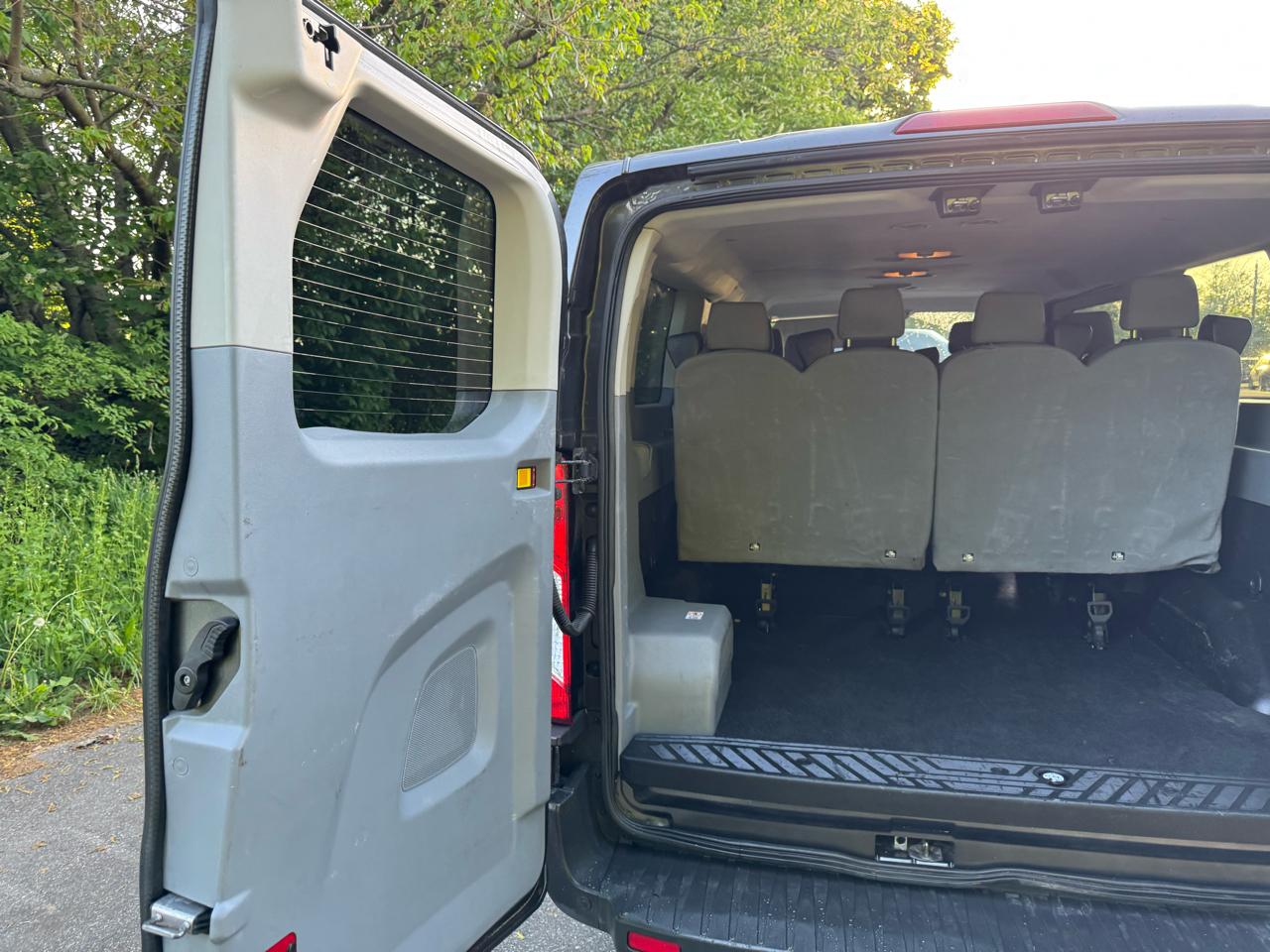 Ford Transit 350 Wagon Low Roof XL w/Sliding Pass. 148-in. WB 2017