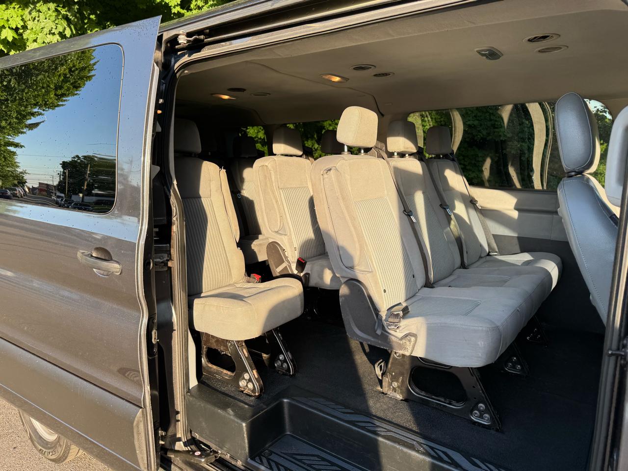 Ford Transit 350 Wagon Low Roof XL w/Sliding Pass. 148-in. WB 2017