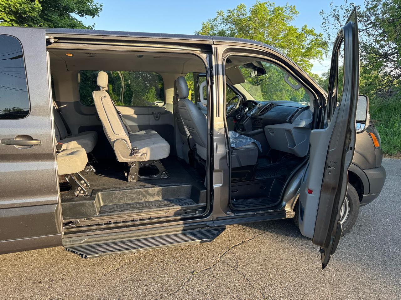 Ford Transit 350 Wagon Low Roof XL w/Sliding Pass. 148-in. WB 2017