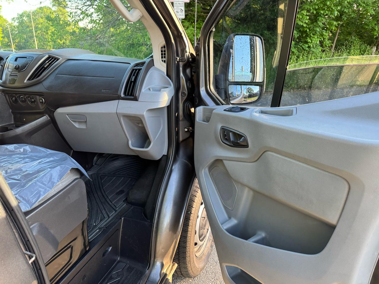 Ford Transit 350 Wagon Low Roof XL w/Sliding Pass. 148-in. WB 2017
