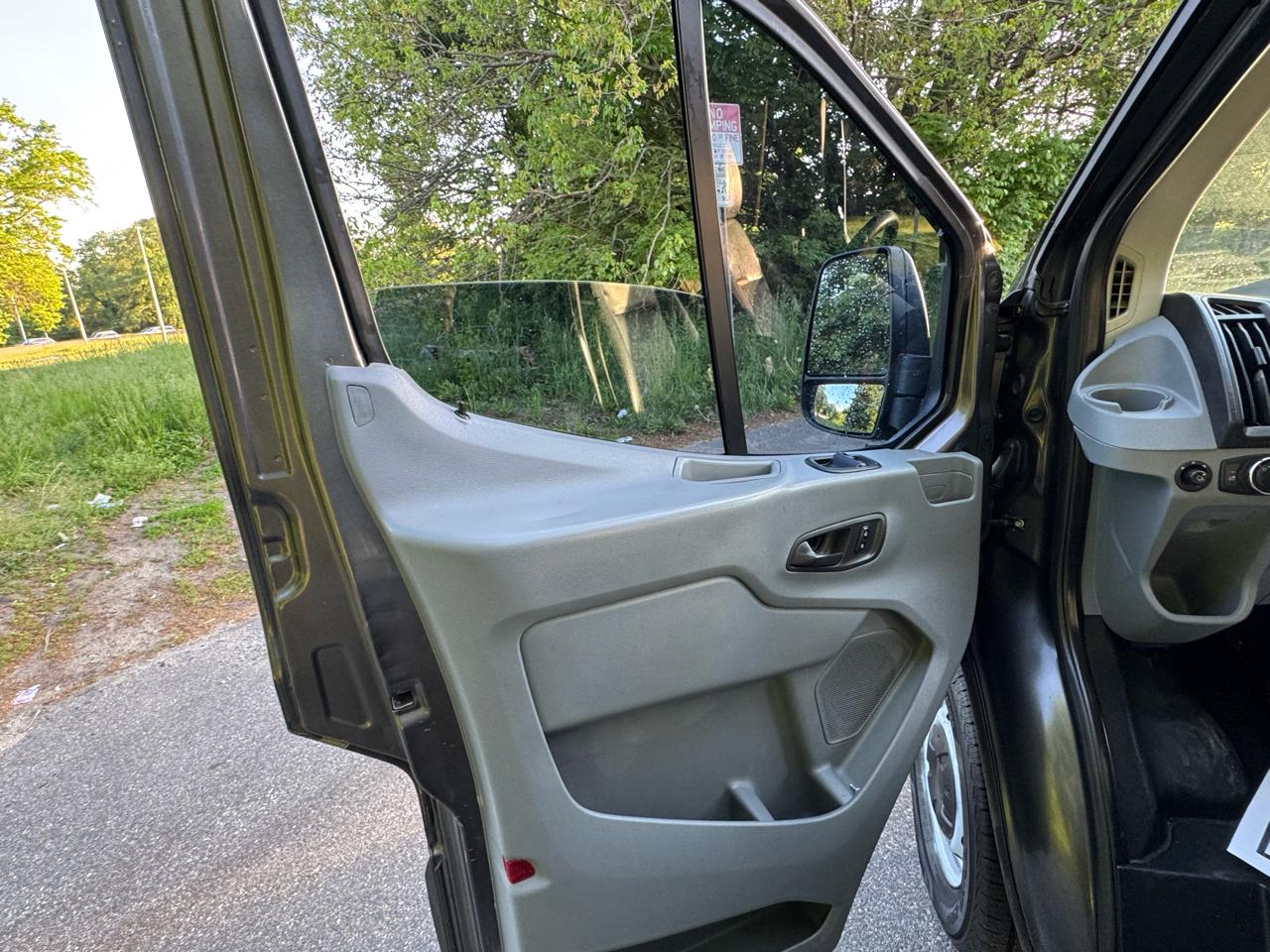 Ford Transit 350 Wagon Low Roof XL w/Sliding Pass. 148-in. WB 2017