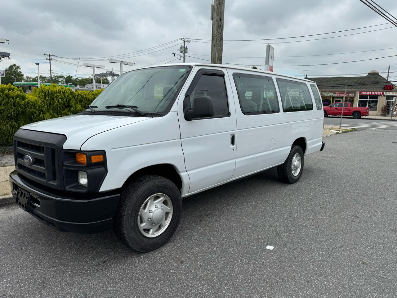 Ford Econoline E-350 XLT Super Duty Extended 2012