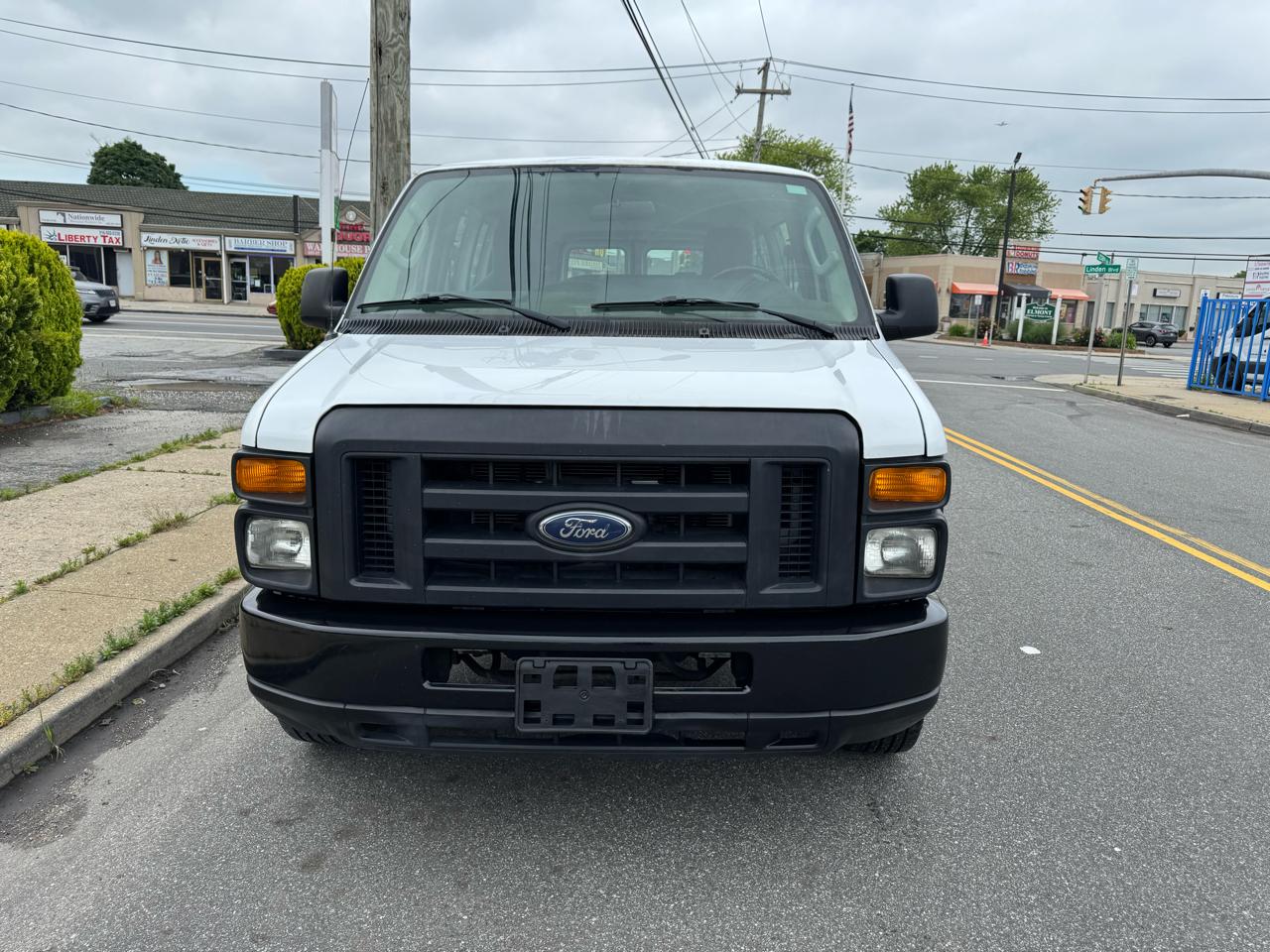 Ford Econoline E-350 XLT Super Duty Extended 2012