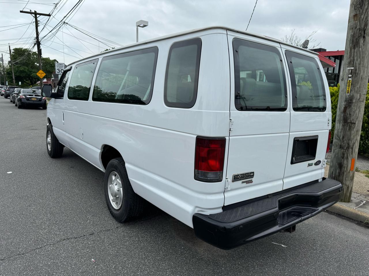 Ford Econoline E-350 XLT Super Duty Extended 2012