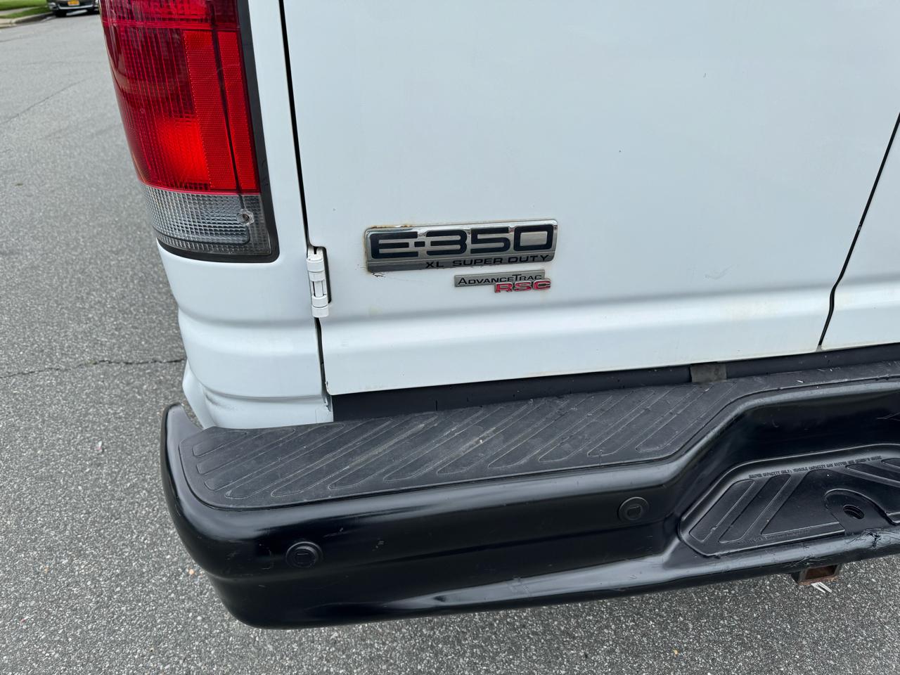 Ford Econoline E-350 XLT Super Duty Extended 2012
