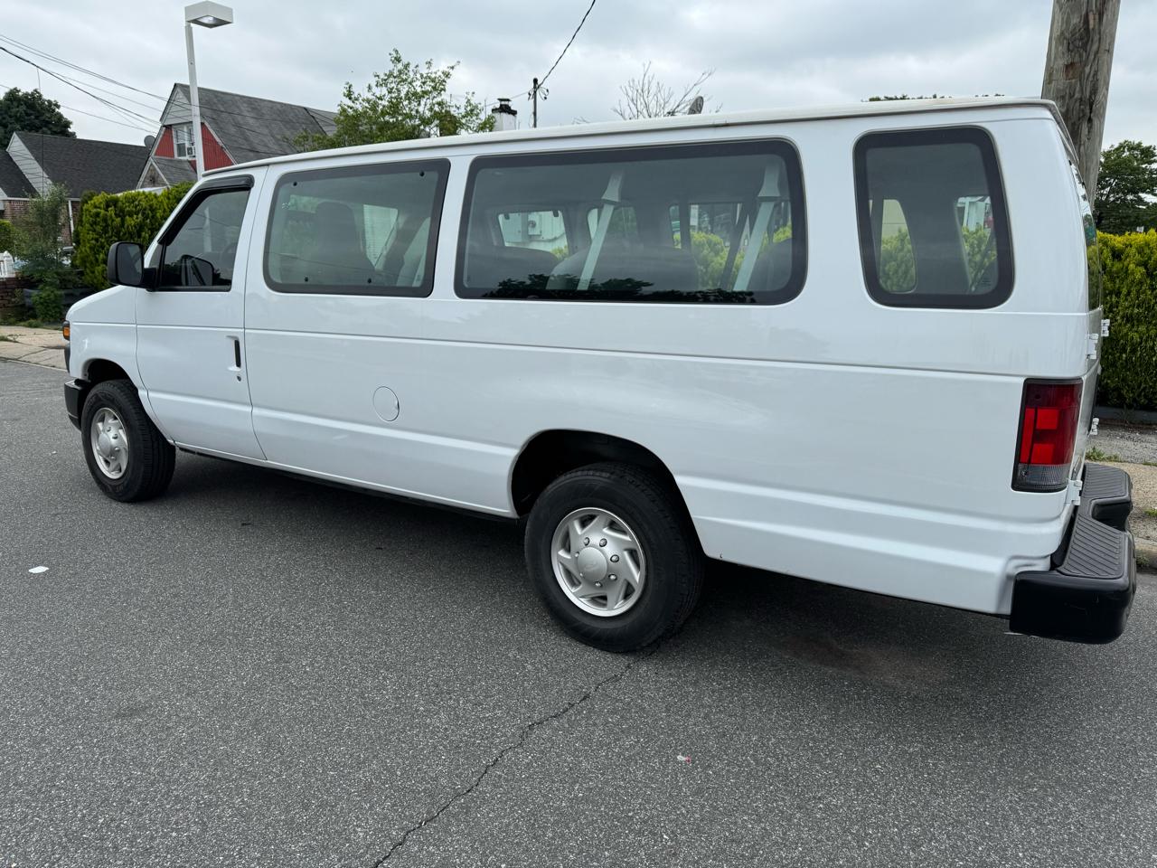 Ford Econoline E-350 XLT Super Duty Extended 2012