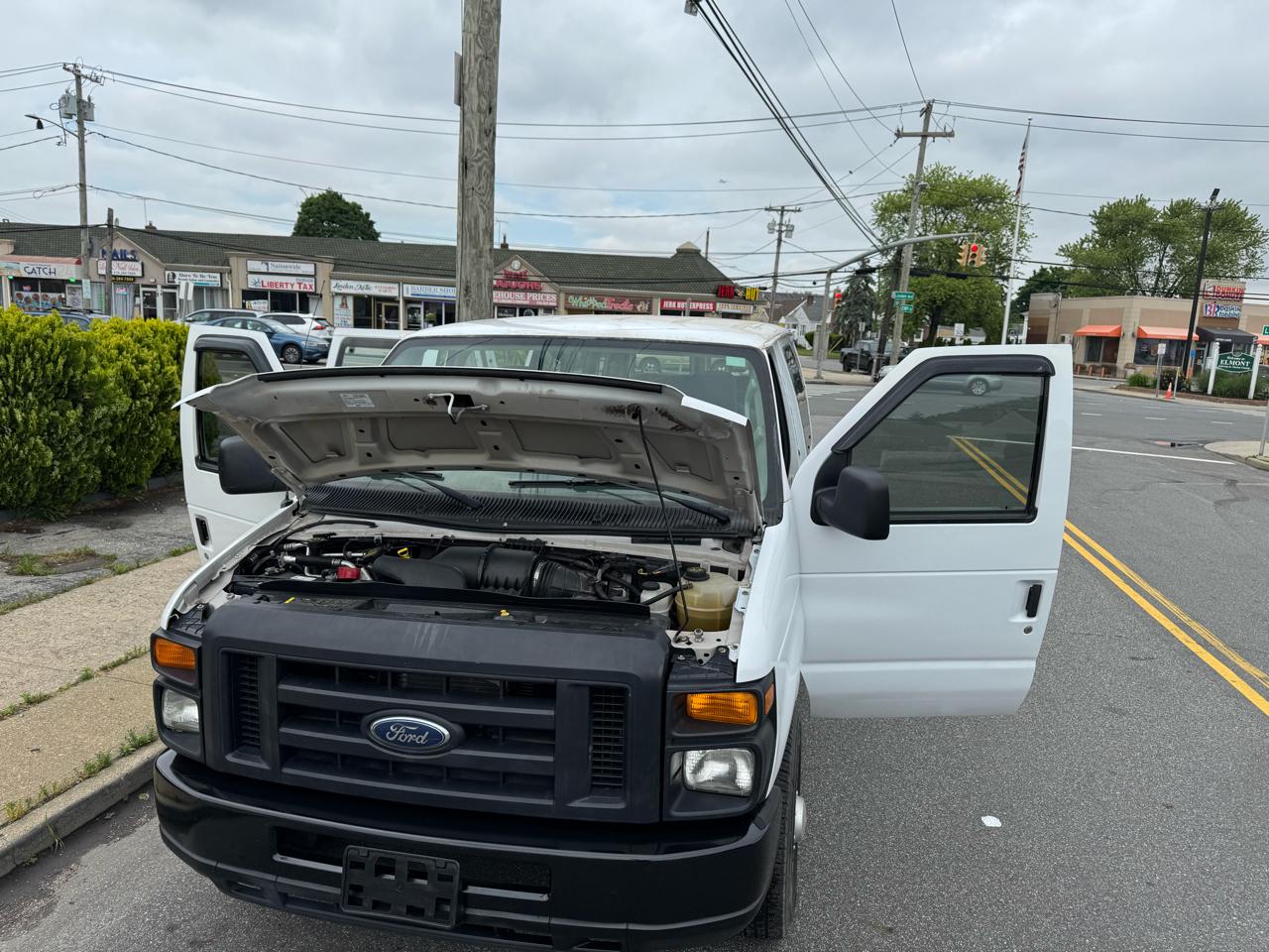 Ford Econoline E-350 XLT Super Duty Extended 2012