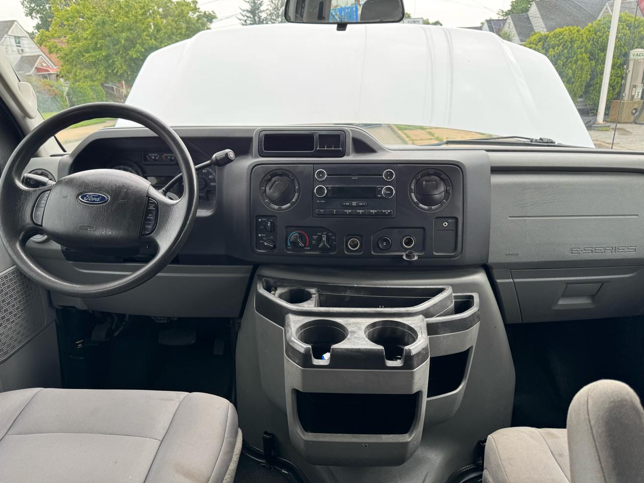 Ford Econoline E-350 XLT Super Duty Extended 2012