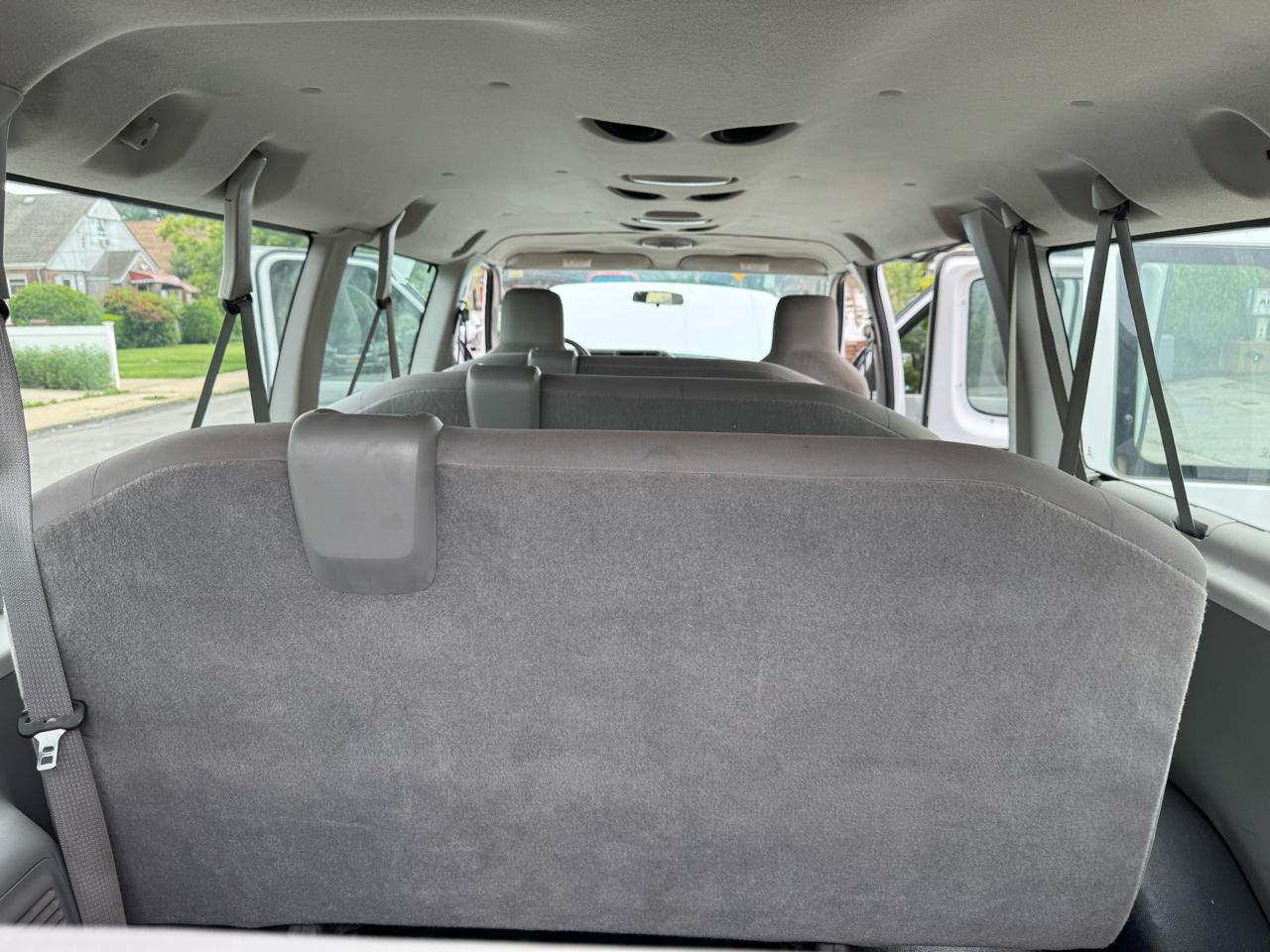 Ford Econoline E-350 XLT Super Duty Extended 2012