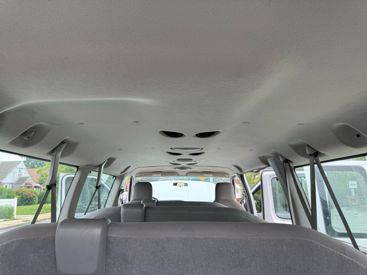Ford Econoline E-350 XLT Super Duty Extended 2012
