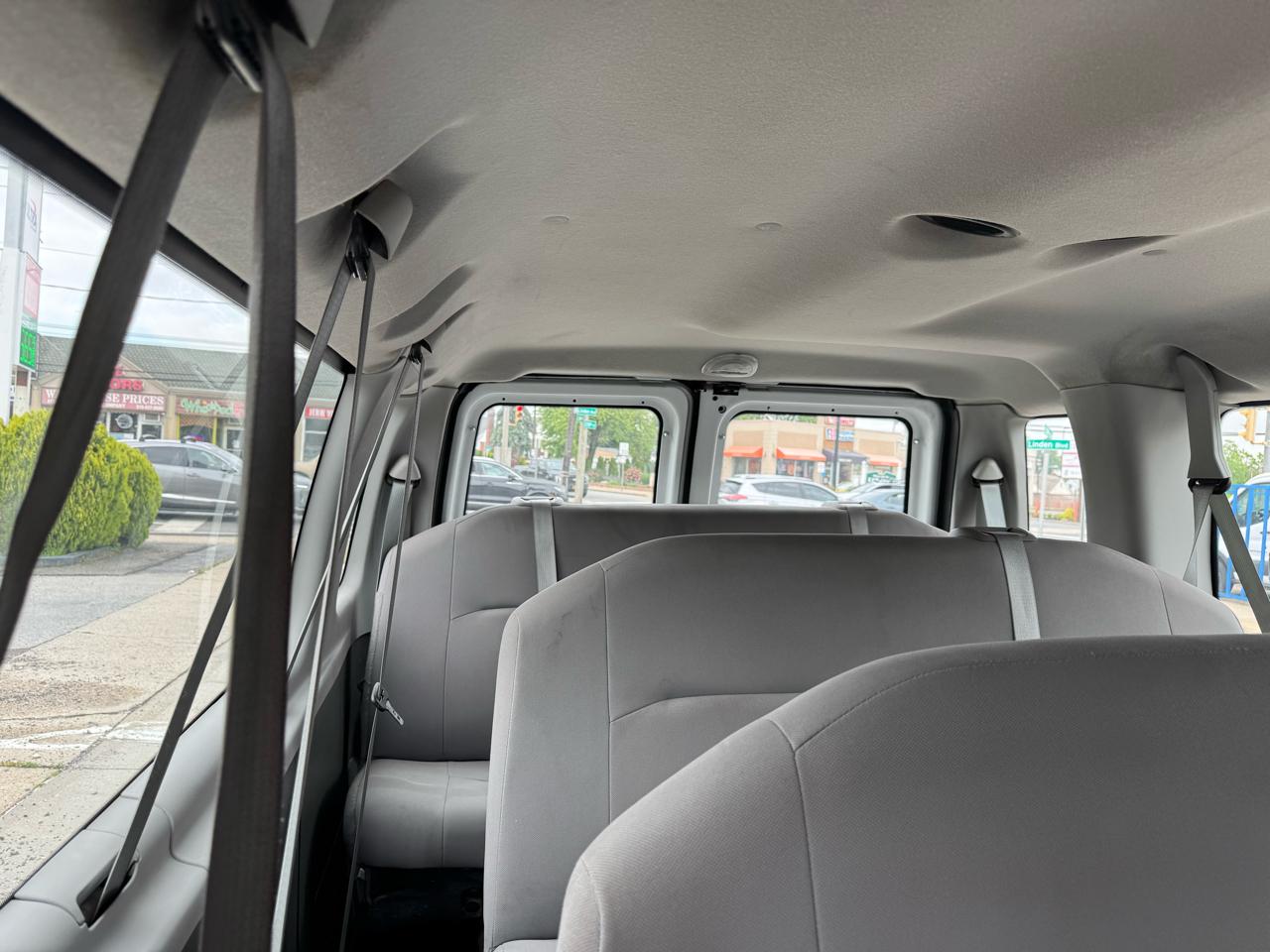 Ford Econoline E-350 XLT Super Duty Extended 2012