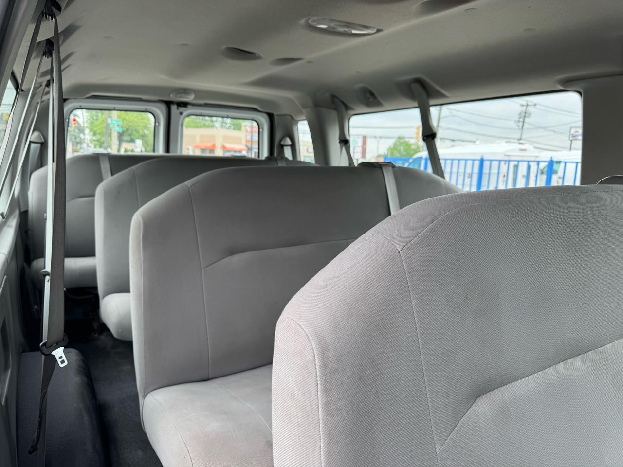 Ford Econoline E-350 XLT Super Duty Extended 2012