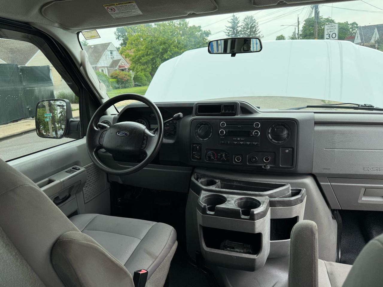 Ford Econoline E-350 XLT Super Duty Extended 2012