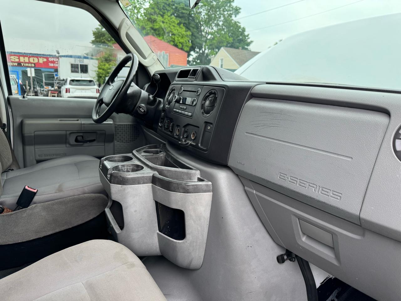 Ford Econoline E-350 XLT Super Duty Extended 2012