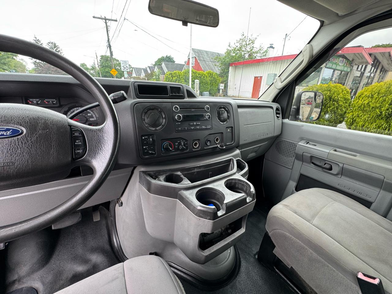 Ford Econoline E-350 XLT Super Duty Extended 2012