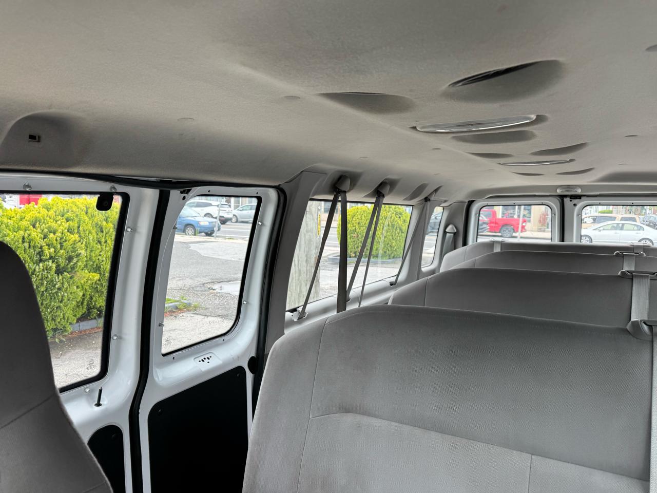 Ford Econoline E-350 XLT Super Duty Extended 2012