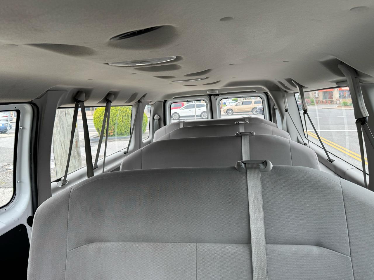 Ford Econoline E-350 XLT Super Duty Extended 2012