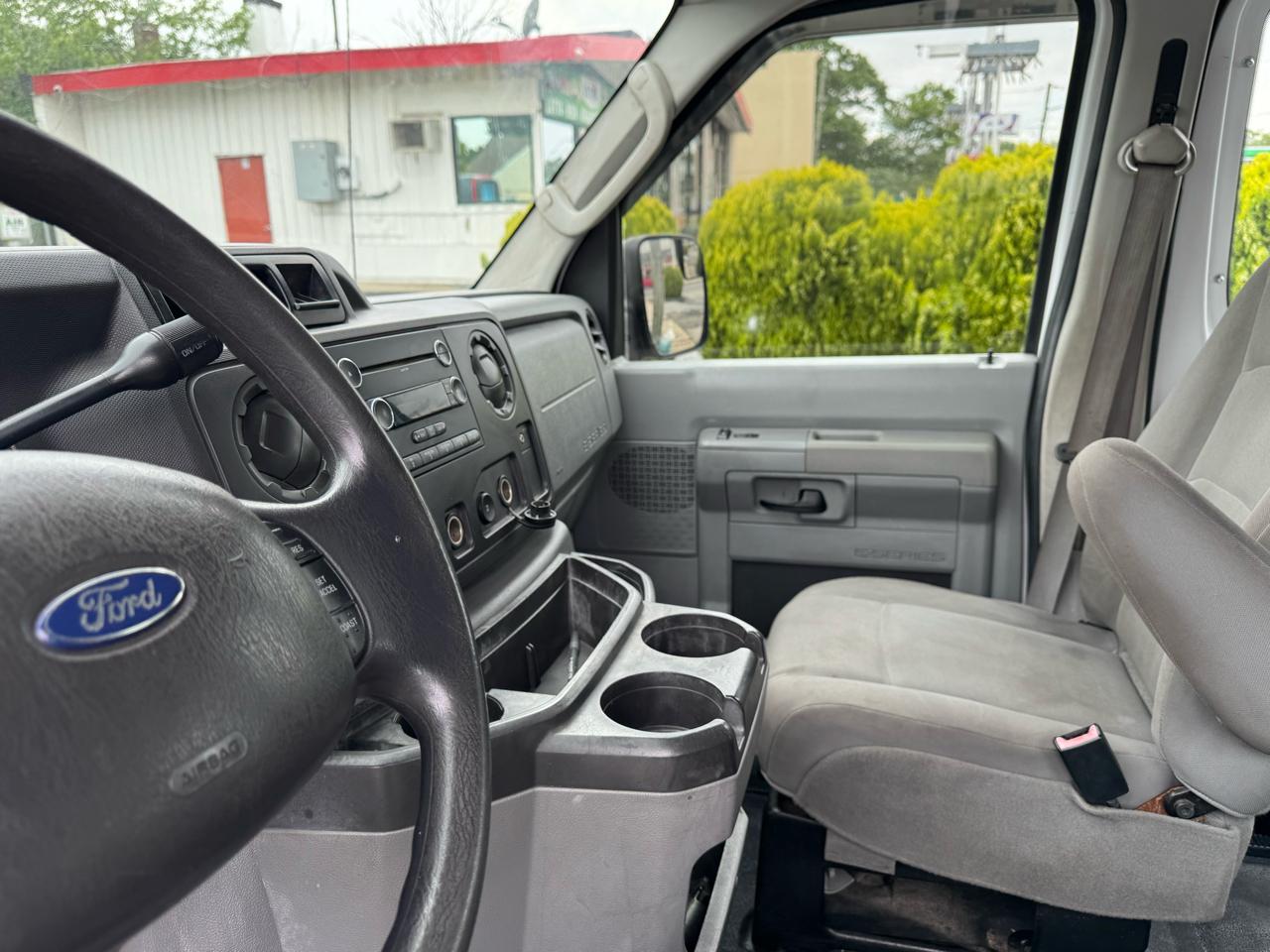 Ford Econoline E-350 XLT Super Duty Extended 2012
