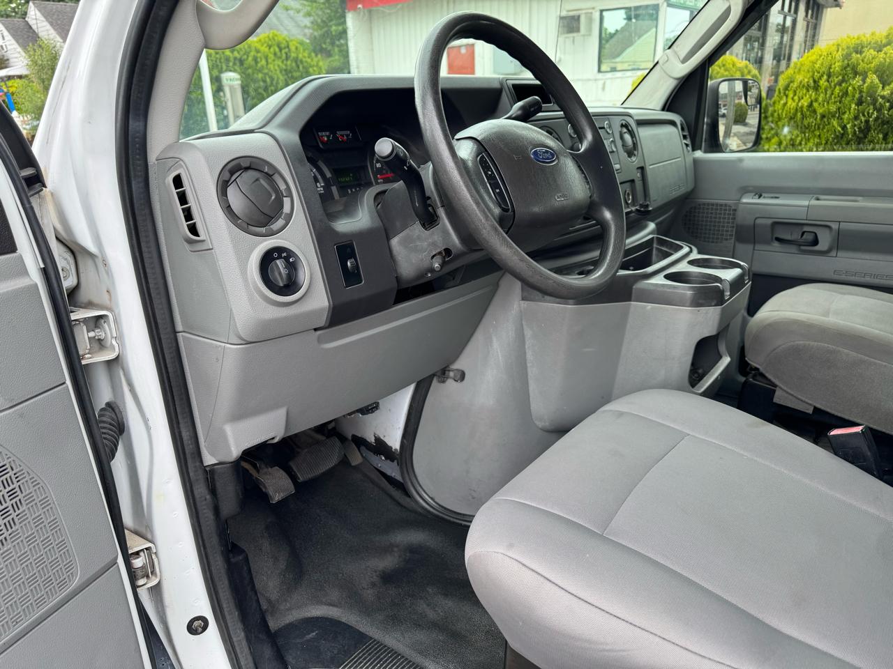 Ford Econoline E-350 XLT Super Duty Extended 2012