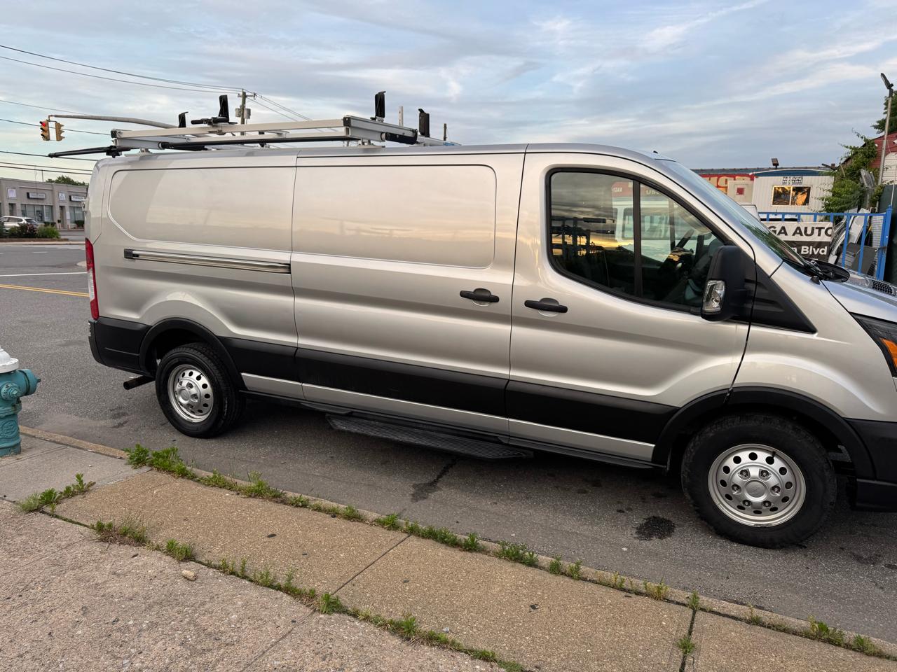 Ford Transit 150 Van Low Roof w/Sliding Pass. 148-in. WB 2023