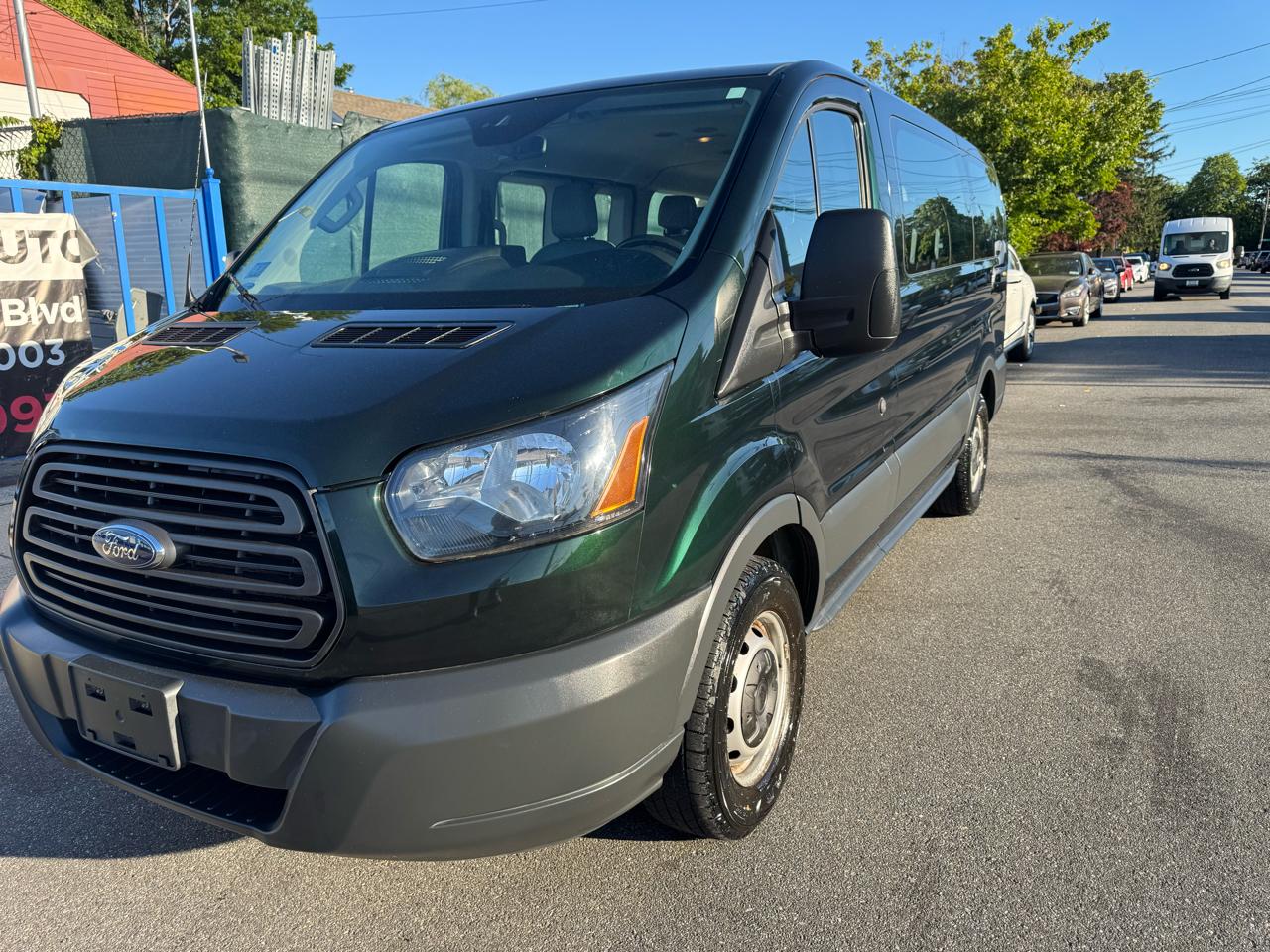 Ford Transit 150 Wagon Low Roof XL 60/40 Pass. 130-in. WB 2017