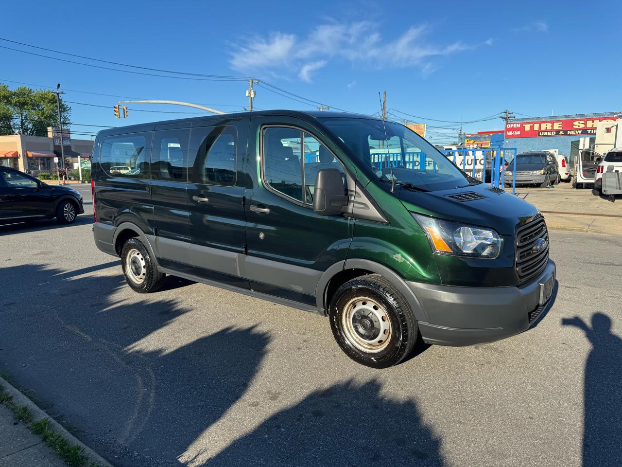 Ford Transit 150 Wagon Low Roof XL 60/40 Pass. 130-in. WB 2017