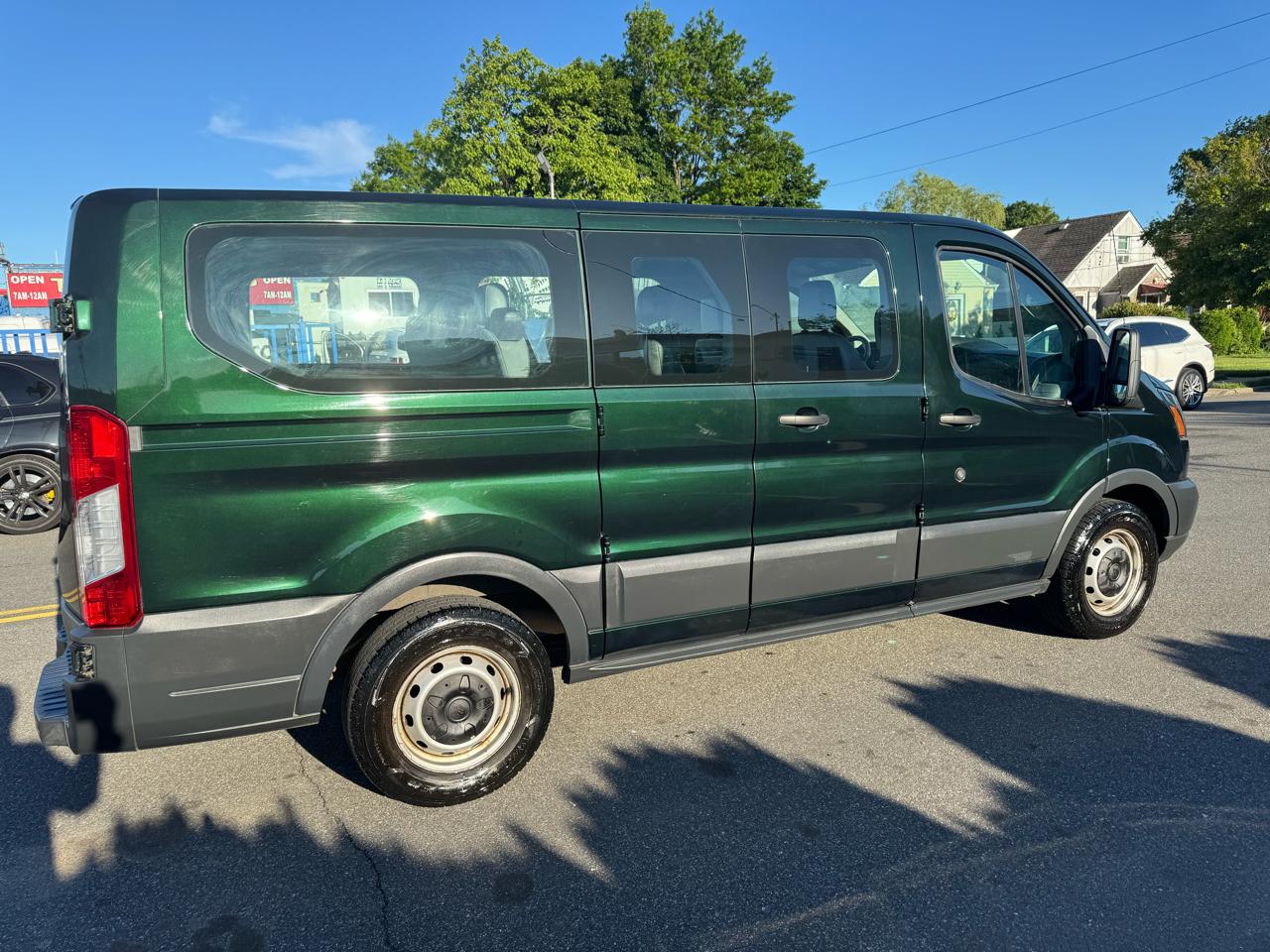 Ford Transit 150 Wagon Low Roof XL 60/40 Pass. 130-in. WB 2017