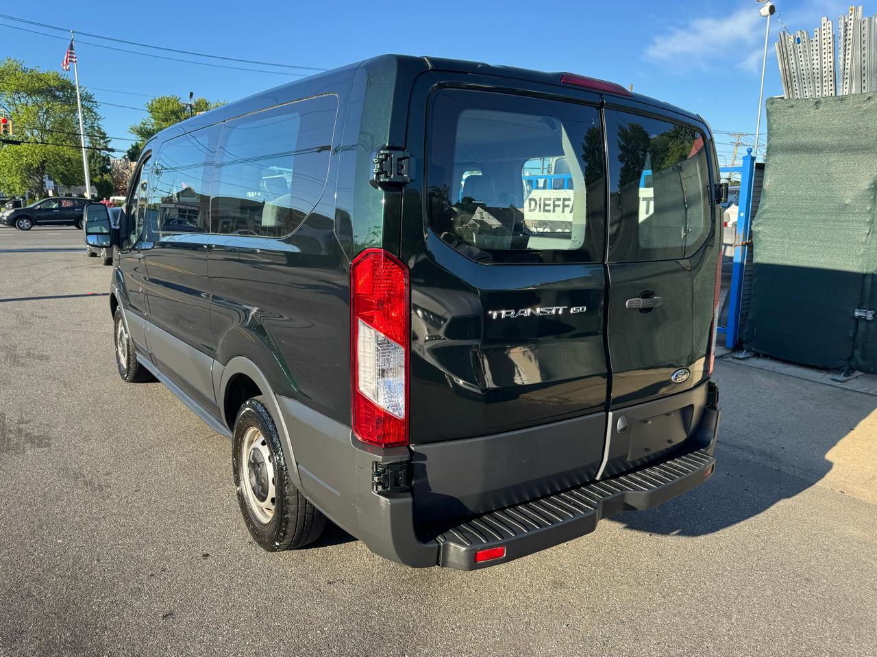 Ford Transit 150 Wagon Low Roof XL 60/40 Pass. 130-in. WB 2017