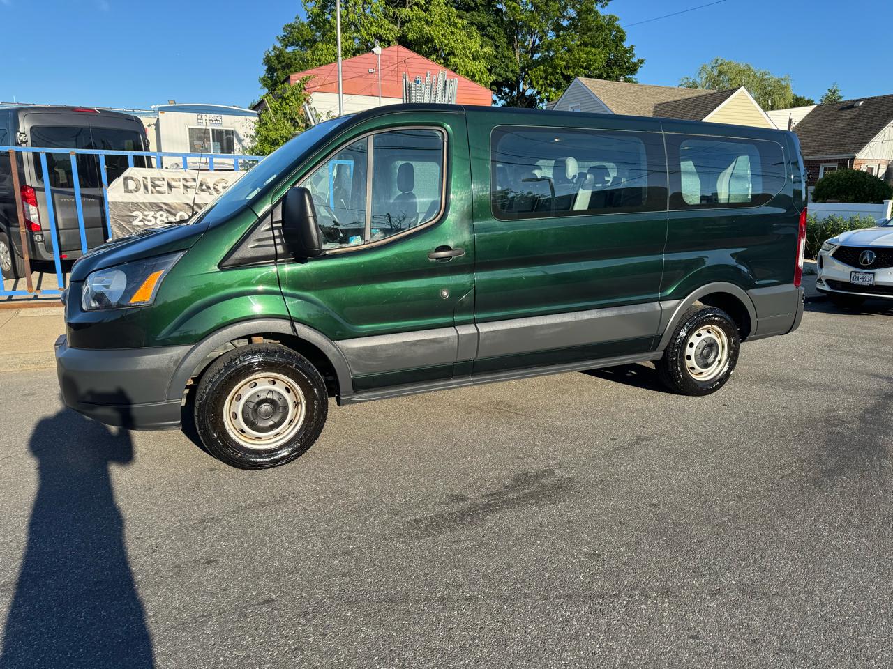 Ford Transit 150 Wagon Low Roof XL 60/40 Pass. 130-in. WB 2017